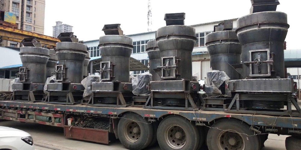 邁新機(jī)械發(fā)往江西的九臺(tái)磨粉機(jī)現(xiàn)場(chǎng)